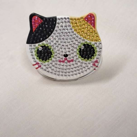 Handmade Diamonique Cat Compact Purse Mirror, 2 views.  (1 compact,$19) - Picture 1 of 5